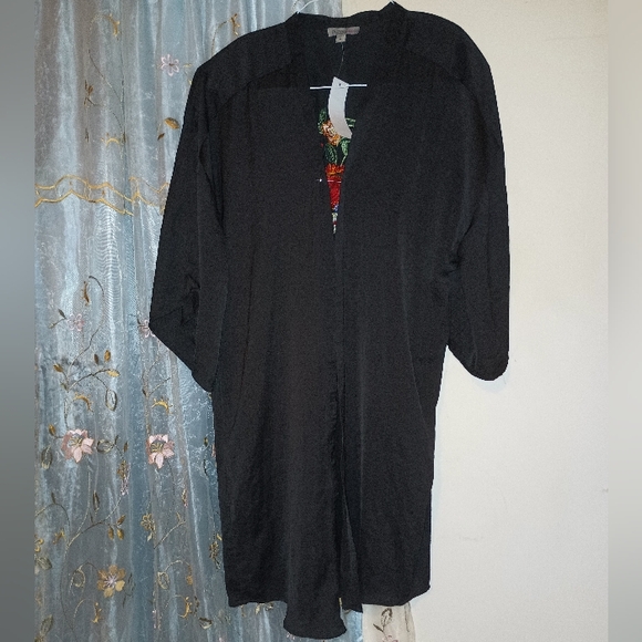 Open-Front Black/Floral Kimono - Picture 7 of 10